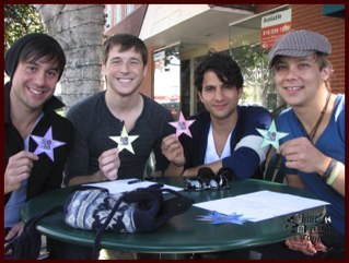 honorrsociety's profile picture. We are Honor Society (fake) and we are finally here soooooooo lets start this party :)