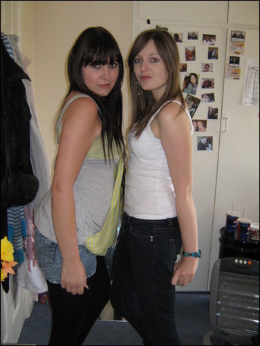 17,college, im a drinker nd can be lazy i need motivation fro lyk 90% of the tym, im da one in yellow on ma pic btw x