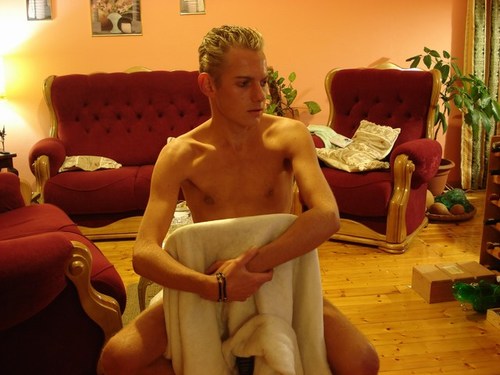 emaleghost's profile picture. 