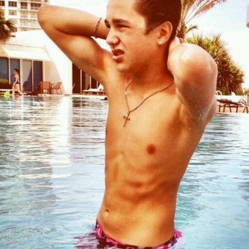 xCameronWaxlerx's profile picture. @FalseBroski is my one and only. I love him more than the stars love the sky and more than anyone else.