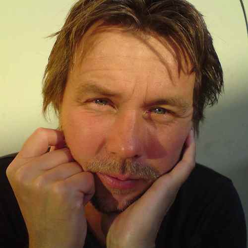 MangeD's profile picture. Grabbhalva med plogen nerkörd i reklam- och medielandskapet. Copywriter, skribent och ordbajsare i ordets tjänst.