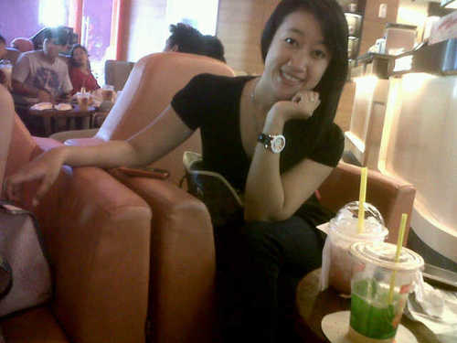 jalani  hidup ini dengan snyuman .... meskipun berat ... luv my mom .... :)