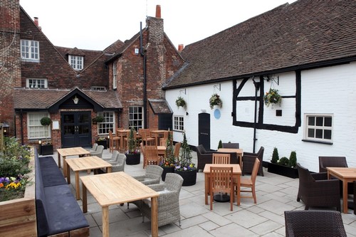 A characterful 16th Century coaching inn at the heart of the beautiful Hampshire countryside