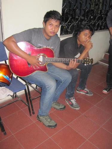 Nothing spesial with me but i will try to be special, try try try and try again, if you give up and then you lost.....