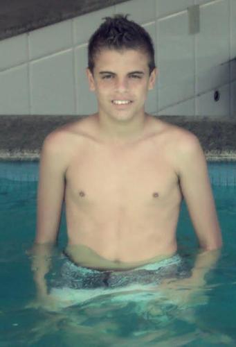 15 anos , masculino , Exaaltamaniaco , trezeano , vascaino ,SOLTEIROO
Msn: andersonmatheustjg@hotmail.com (:
