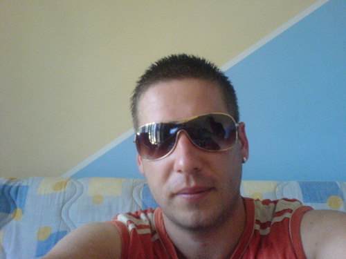 randja985's profile picture. 