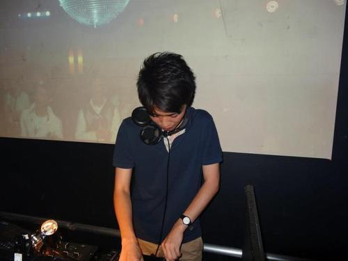 Composer / House Dancer / DJ / 神楽坂 / 千駄ヶ谷 / 弘前出身 / Addicted2 / 普段はただの会社員。