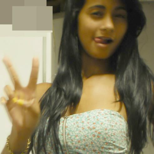 17, leonina , flamenguista alucinada, futura veterinaria, simpática, decidida, vingativa, estressada e sincera. Satisfação, EU  : )