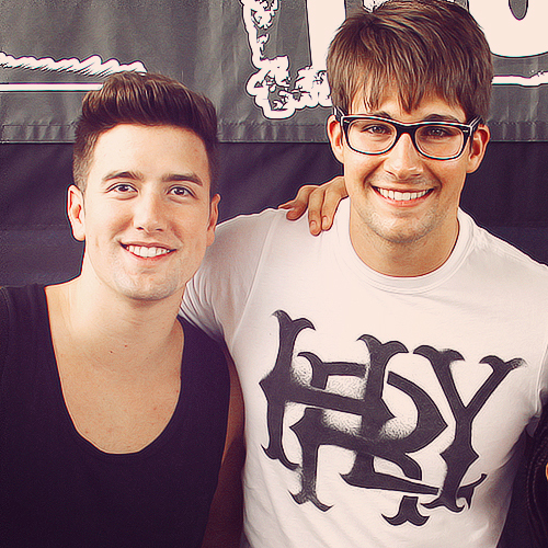 Logan here 1/4 of BTR love our fans Bi and |Taken @FakerTimeRush James3|RP| Your my Cover Boy