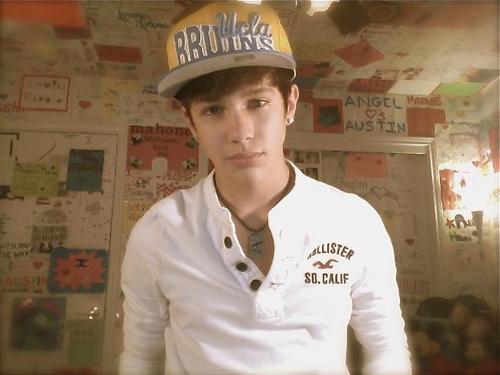 I WISH @AUSTINMAHONE WOULD FOLLOW ME I LOVE HIM SO MUCH XXX