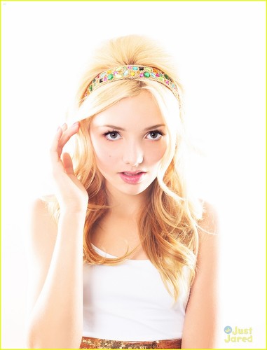 I'm Bella. I had no family until my sister Katie found me. (@CuteKatieWeir) I am 14 years old. And my brother Benny is awesome. (@BennyJediMaster) -RP-