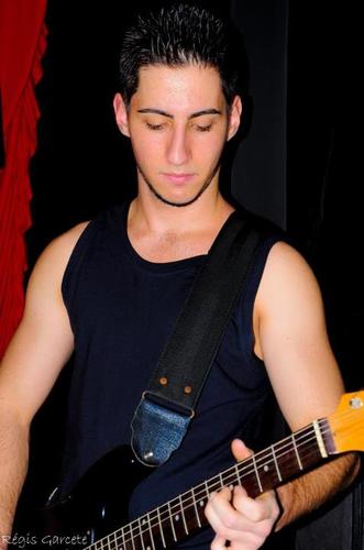 Fé em Deus que ele justo ♫

Guitarrista da banda @ConspiradosRock Let's go to Rock ! 
https://t.co/DYYSma4rJz