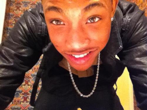 Follow Me | i Follow Back . Follow Myy Babiee @kissmuahkitty_ & Follow Her Sister @NiNitweetdhat we Follow back シ