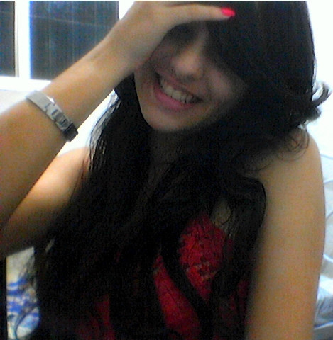 ; Prazer Julia Prado de Oliveira, tenho 15 anos, gostto muuito de unhas,  eu amo meu namorado Will Star s2, oodeio pessoas fakes e falsas beleza?