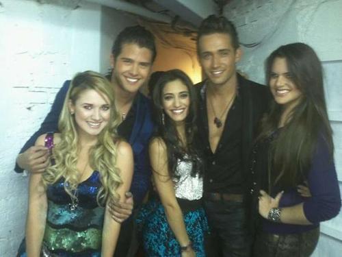 Soy una super fan de kimberly dos ramos , isabella castillo y andres mercado ♥_♥