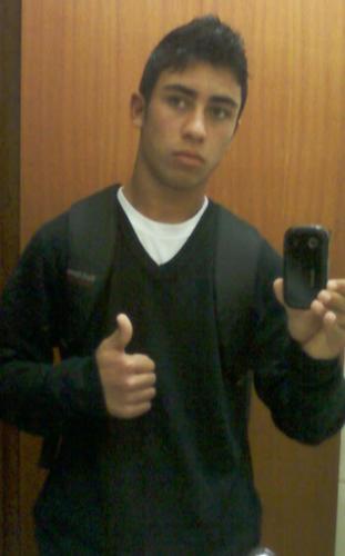 Não me lembro de ter nascido pra agradar ninguem,entao me aceitem cm eu so e me aturem!!