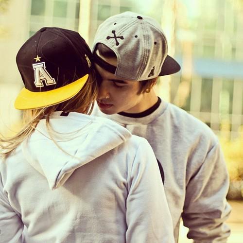 ㅤㅤ. . Esse Twitter é destinada não só para todas as princesas de abas retas, mas também a algumas que preferem ainda a coroa. Respeito acima de tudo.