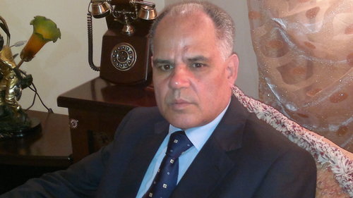 أ . د ابراهيم أبراش 
كاتب ومحلل سياسي 
دكتوراة في القانون العام جامعة محمد الخامس المغرب 
محاضر في جامعة الأزهر - فلسطين