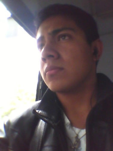 Romántico,loco,intrépido,apasionado por la música;nacido en el Distrito Federal,estudiante de bachillerato y freestyler. ¿Que como soy? como todo ser humano...