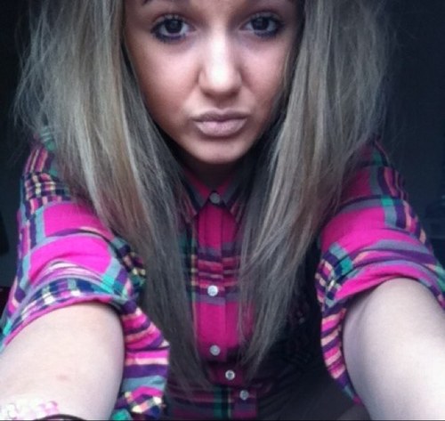 EbonyJadeHutton's profile picture. i've been trying to hold my head up high but im scared.i have been lying just to keep it all inside but now im done,i give up.i dont want to pretend no more.