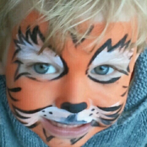 alieyelady's profile picture. NHS slave with a passion for patients not paperwork. Wine swilling size less than now wannabe.