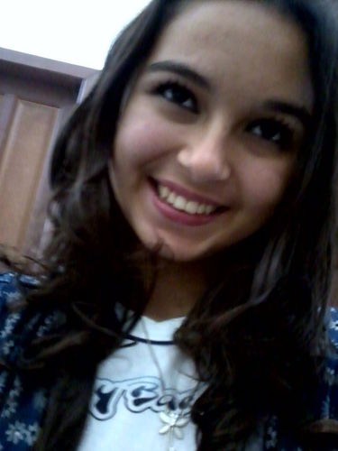 uma MENINA que corre atras de seus sonhos que luta pra ter o que quer que nao desiste tao facil do que quer que percegue seus obgetivos essa sou euu