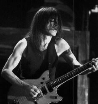 Twitter feito para todos os fãs de AC/DC. Curta nossa página no Facebook.
