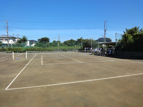 私たちは、神奈川県藤沢市辻堂で活動しているソフトテニスクラブです。