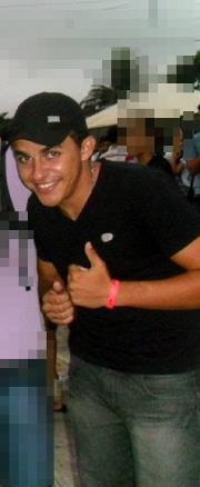 17 anos,Estudante do 2° ano do ensino medioo , Flamenguista até a mortee, e por ai vai ... segue ai q eu te sigo de volta