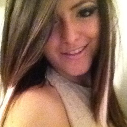 reinadelaluna's profile picture. You think you know me
But what you know is just skin deep