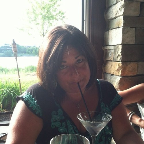 LeslieSimon1's profile picture. 