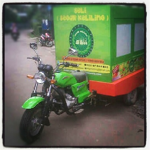 Segarkeliling (SELI) adalah sebuah Brand Product yang di keluarkan oleh PT. PRIAMA NAGA KARYA
Produk SELI : DAGING, IKAN, AYAM, BUAH & SAYUR 100% FRESH