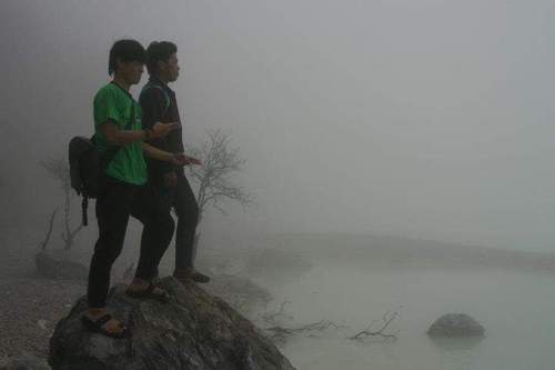 menghujam dompetku . .