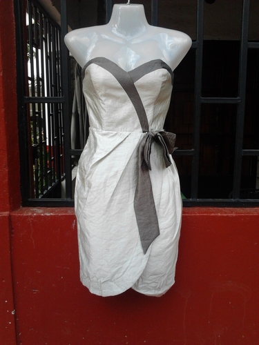 we deal in female: dresses,Heels,Casual Flats and Sandals,Handbags & wallets
MALE: shirts n t shirts & wallets
we are an exclusively online shop.
