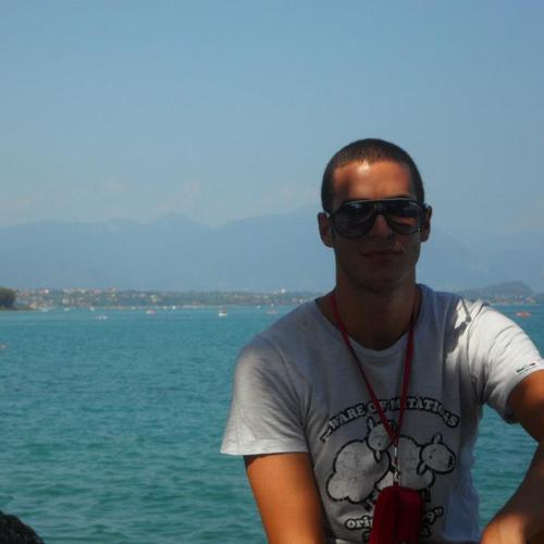 Sempre interessato alle ultime novità sul mondo del web marketing, SEO e web design.