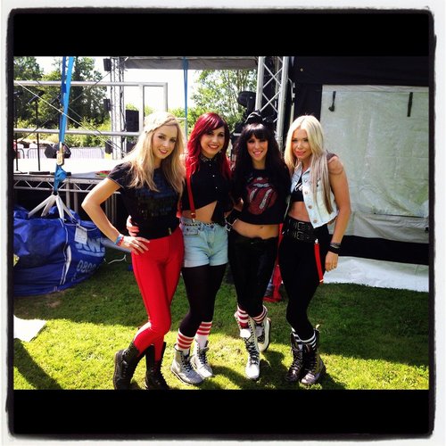 The official twitter account for TEN! Follow the girls, Robyn,Sarah,Holly and Terri and be part of TEN's World!