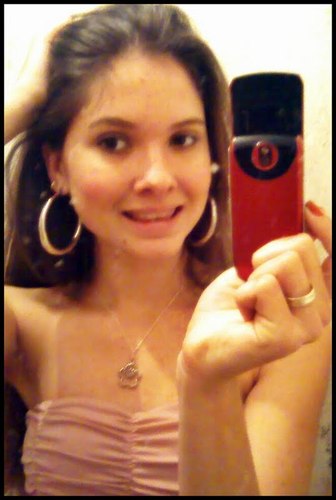 Vou sorrir mesmo triste. Vou me levantar mesmo após cair. Sempre fui assim, feliz, persistente e acima de tudo forte. =D
