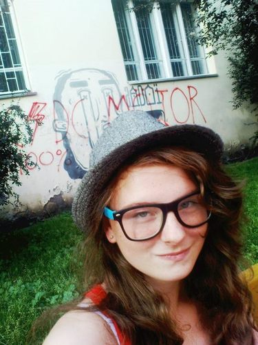 I am a 14 year-old. I still do not understand twitter ;d But I have the best friends in the world