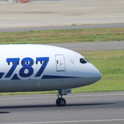 軍民問わず飛行機に興味がありますが民間機よりです。
好きなエアラインはもちろんANA!
そして、とにかく空が大好き。いつか空飛びたい。
ちなみに名前の由来はANAの塗装の名前。綴りが違うのは気にしない気にしない！
ちなみにちまちまと（本当にちまちまと）航空工学勉強中