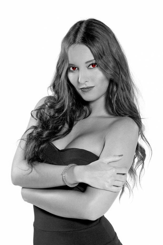 Laura Coll - Rôle de Sandra dans Hollywood Girls.
Note: Compte non géré par Laura mais elle est au courant de l’existence de celui-ci.