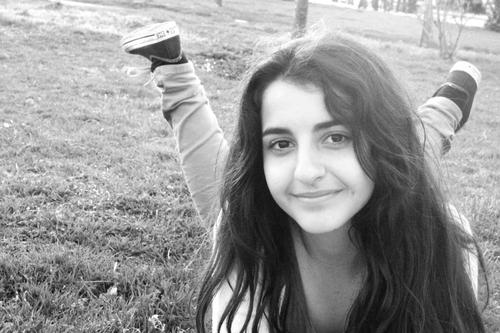 İnsanlar bazen ölmek için yaşarlar.Hatta bazen hayat;yaşamaktan çok ölmeye benzer.