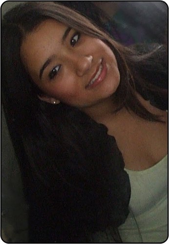 Leonina , 17 anos , gaucha de Canoas  *o* .Quem quiser vencer na vida deve fazer como os seus sábios: mesmo com a alma partida ; ter um sorriso nos lábios !