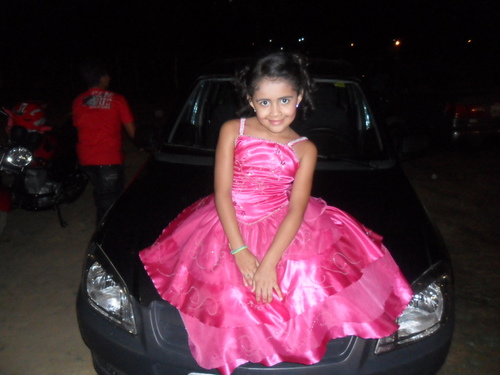 eu senpre quis se amiga de uma menina que ela faiz a novela carrossel e ela ama o daniel e a: LARISSA MANOELA