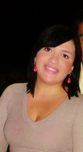 17 Primaveras,Teimosa,Chata,Geminiana,Cursando o 2° Grau do Ensino Medio, Solteira e Muito Feliz por Ter Deus em Minha Vida !