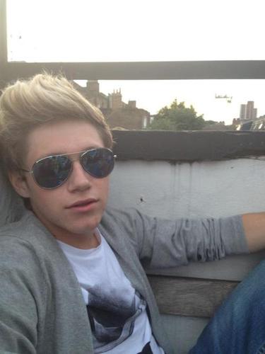 @zaynmalik @NiallOfficial @Louis_Tomlinson  @thewantedmu@Real_Liam_Payne @Harry_Styles @CherLloyd @justinbieber @JoshDevineDrums @edsheeran  follow me please♥
