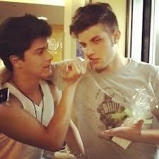 Se meu coração soubesse falar ele gritaria seu nome a cada batida. ((@aguiarthur ♥/*)) 2O/O8/2O12