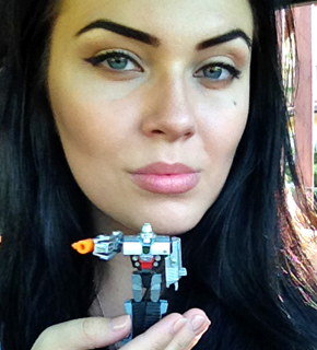 The happiest female gamer of this planet that will make you smile. Playstation 3 and Transformers addict