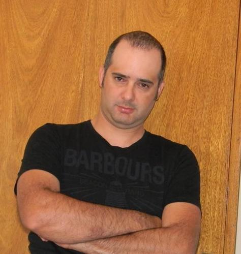 Marino mercante que le gusta estar informado escuchando todas las voces, después saco mis propias conclusiones, al final quien decide soy yo . . .
