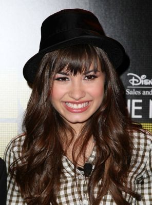 BIG Demi Lovato fan! Loved her since day one. She's a huge inspiration& it would make my life if she replied to me. ILY Dem!