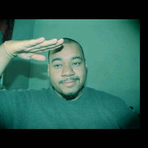 Mr SoulTree Studios himself.. Photographer, Videographer, Writer, Massage Therapist.. Fuck it,. I'll Wash your windows with my draws